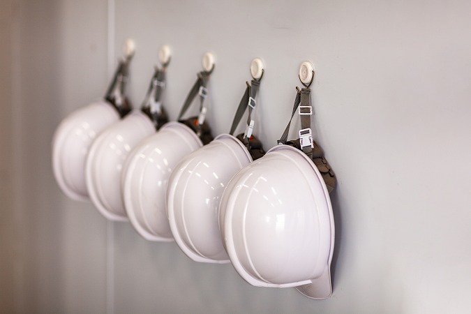 白いヘルメット